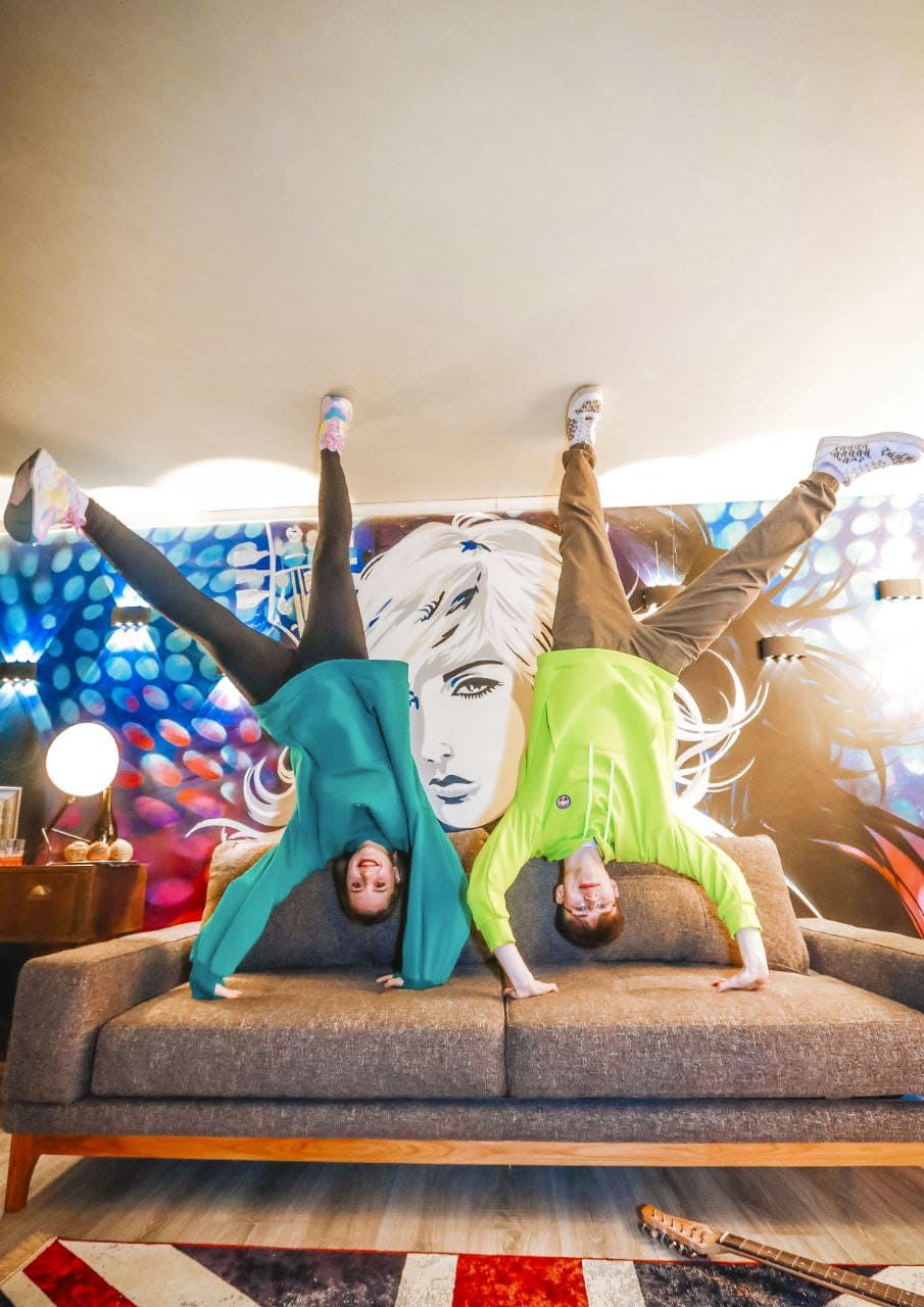 перевернутый город радость