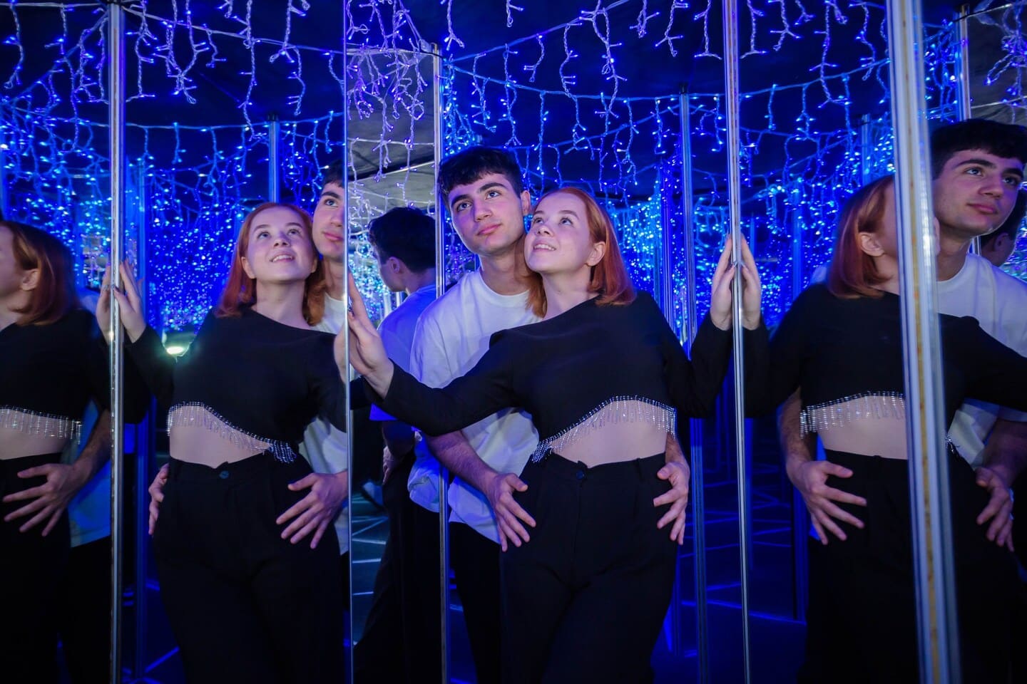 зеркальный лабиринт аттракцион